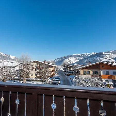 Haus Sonas - With Bedroom & Loft Sleeping Area Apartmán