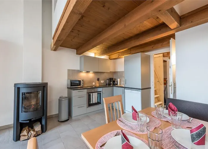 Haus Sonas - With Bedroom & Loft Sleeping Area * Zell am See